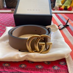 Dusty pink Gucci double G belt